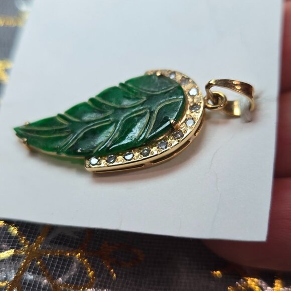 Elegant Carved Leaf Jade Pendant with 18K Gold & Diamonds ✨ - Picture 4 of 8